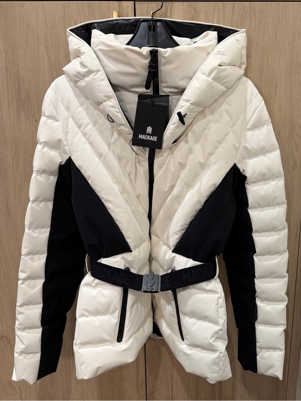 NWTs Mackage Elita-NFZ Down Ski Jacket. Off-White. Sz. Large